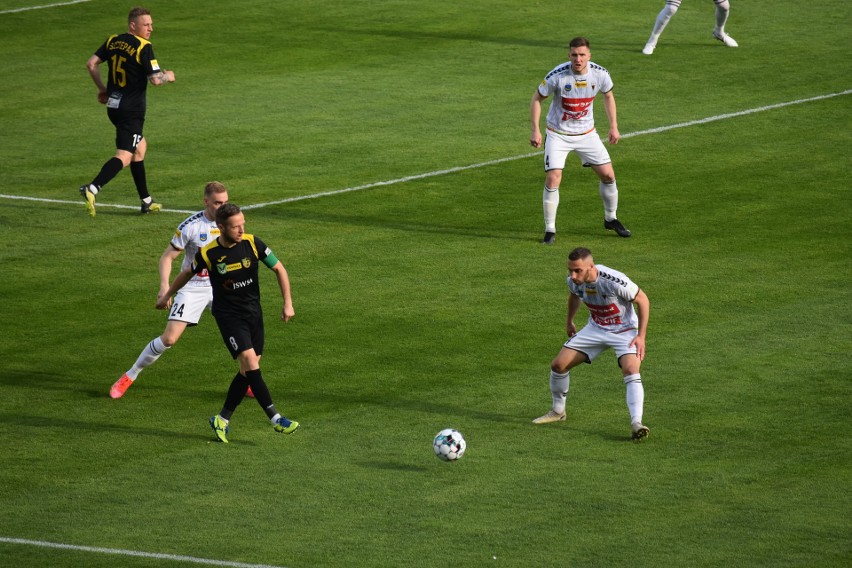 Górnicze derby w Jastrzębiu padły łupem GKS-u Tychy.