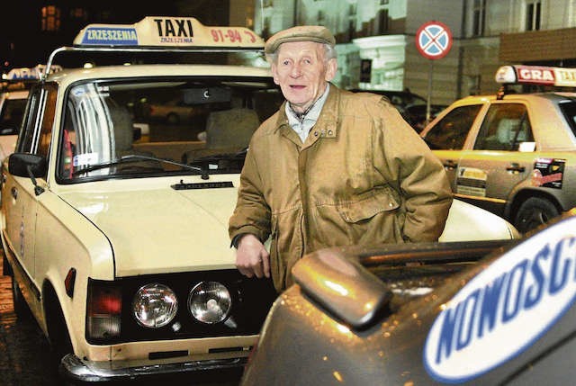 Henryk Janicki  jako taksówkarz pracował w Toruniu prawie sześćdziesiąt lat. Aż do 2009 roku