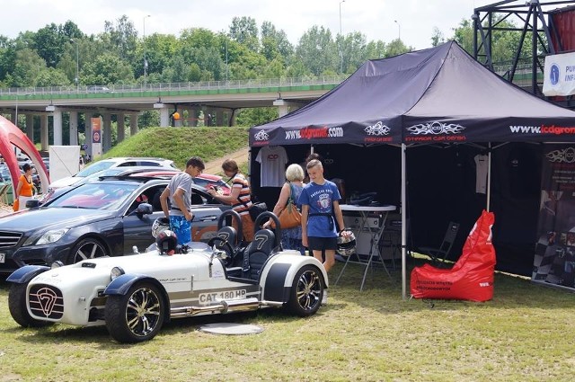 Mieszkańcy Wodzisławia Śl. mogli podziwiać w parku rozrywki dziesiątki tuningowanych aut na Tuning City Event.