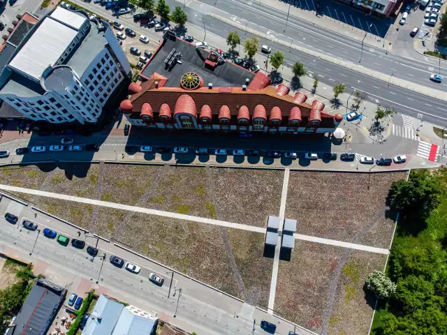 Zakończyły się prace konserwujące monument na Rynku Siennym. Kaplica nie ma już różowej barwy, która była charakterystyczna podczas konserwacji