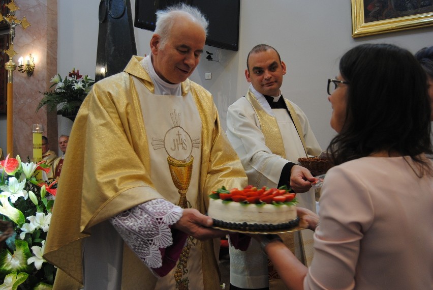 Bardzo uroczysty Złoty Jubileusz Kapłaństwa księdza prałata Zygmunta Pawlika we Włoszczowie. Zobaczcie zdjęcia
