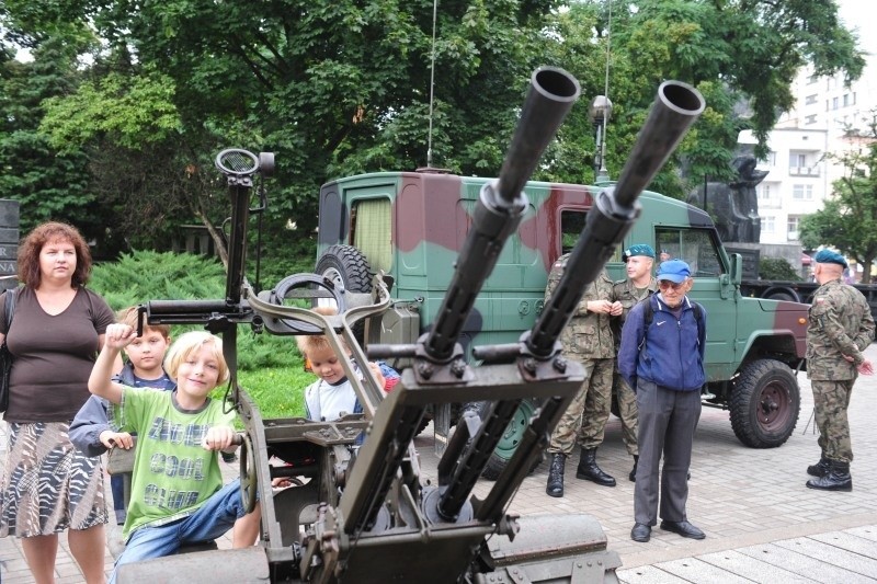 Opole: Świeto Wojska Polskiego. Defilada i uroczystości na...