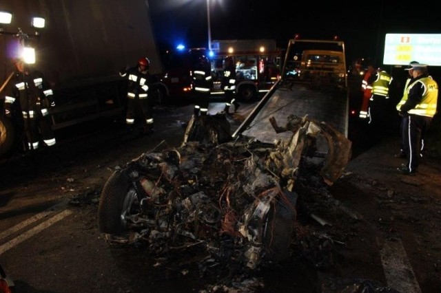 Tragiczny wypadek na DK 8. Trzy osoby spłonęły w audi po zderzeniu z tirem. Świadek: To straszny wypadek. Koszmar!