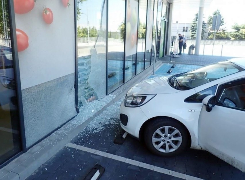 Wjechał do marketu w Rybniku na ulicy Zebrzydowickiej!...