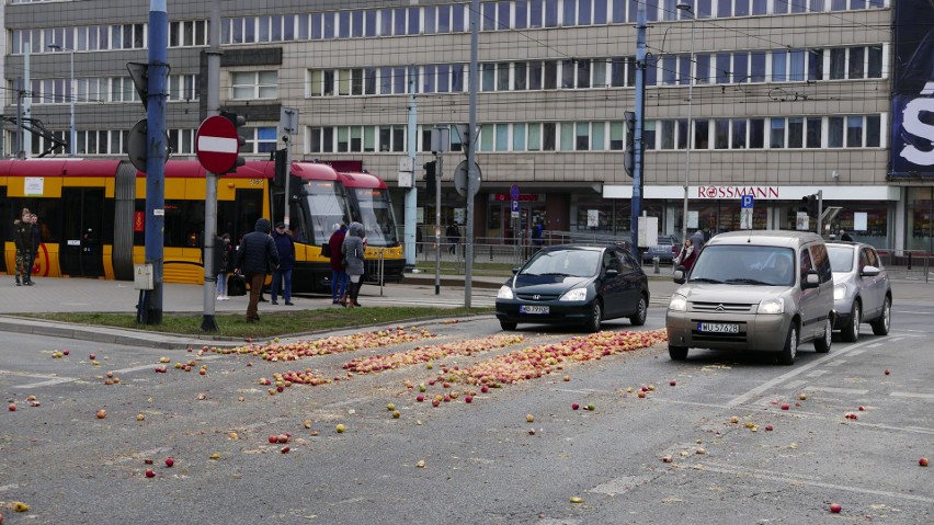 Protest rolników na placu Zawiszy