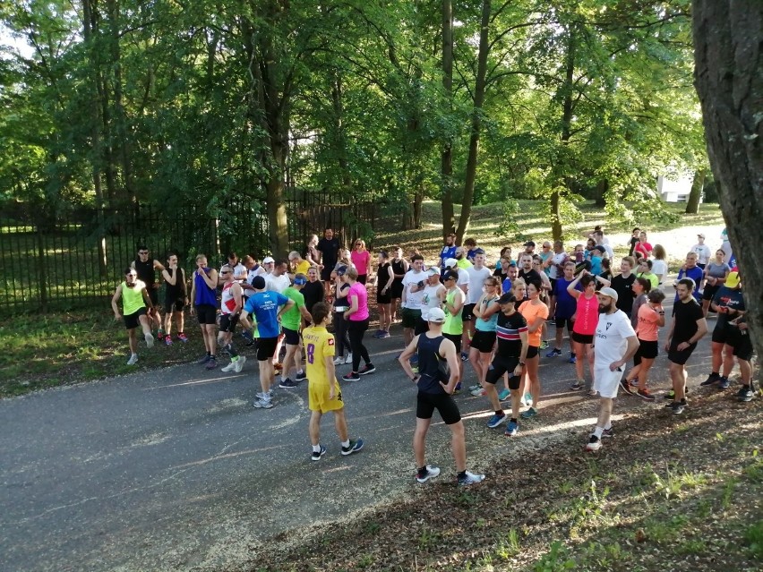 Uczestnicy biegu na 5 km Cytadela by Night tuż przed startem