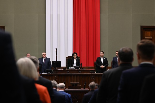 Sejm minutą ciszy uczcił pamięć zmarłego syna posłanki KO Magdaleny Filiks.