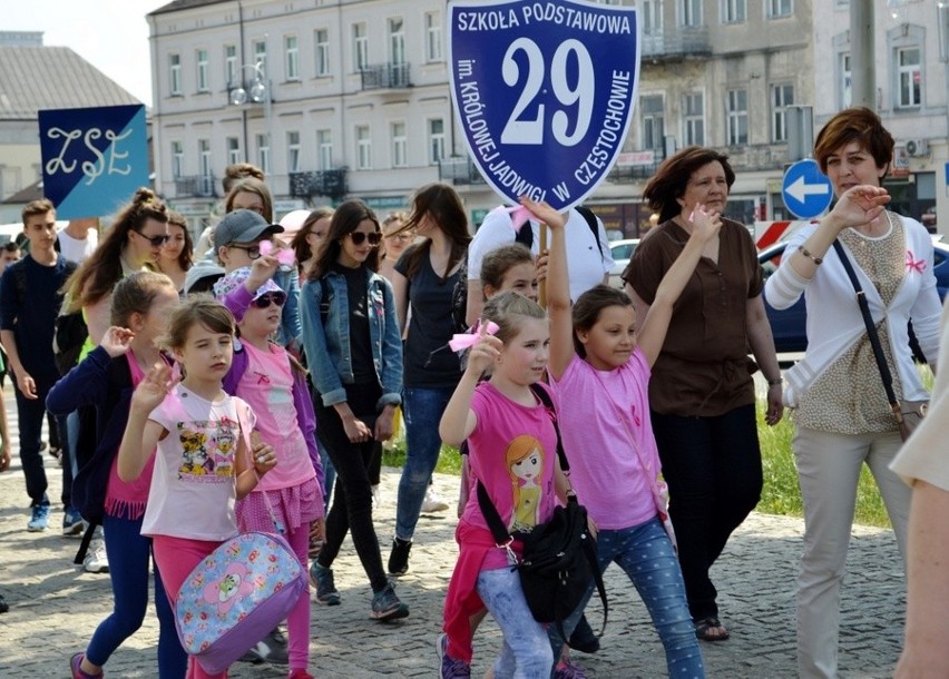 Marsz Różowej Wstążki do inicjatywa Częstochowskich Amazonek