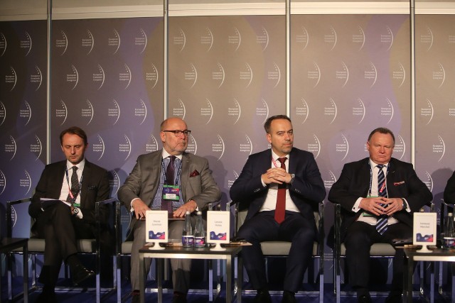 W panelu poświęconym inwestycjom infrastrukturalnym wzięli udział Dariusz Blocher (Budimex), Marek Cywiński (Kapsch Telematic Services), Leszek Hołda (PKP Energetyka SA) i Ireneusz Malcher (PKP SA), Tomasz Miszczuk (PKP SA), Sławomir Nalewajka (Bombardier Transportation Polska), Krzysztof Niemiec (Track Tec SA) oraz Andrzej Adamczyk, minister infrastruktury.