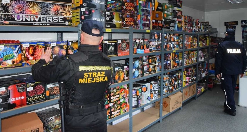 Kontrola punktów z fajerwerkami w Koszalinie 