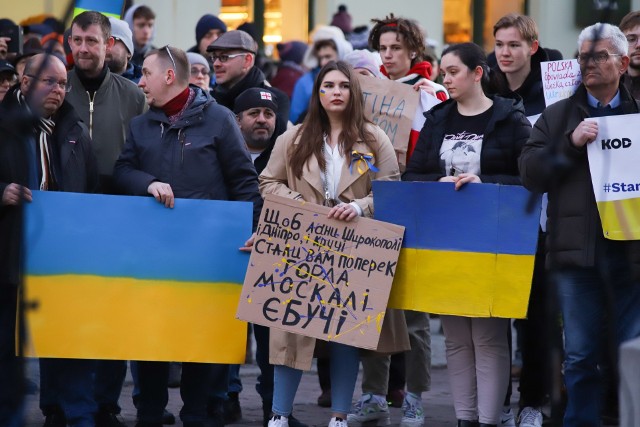 W niedzielę (27.02) Toruń kolejny już raz pokazał swoją solidarność z napadniętą przez Rosję Ukrainą. Zobaczcie zdjęcia z manifestacji, zorganizowanej przez KOD Kujawsko-Pomorskie. >>>>>