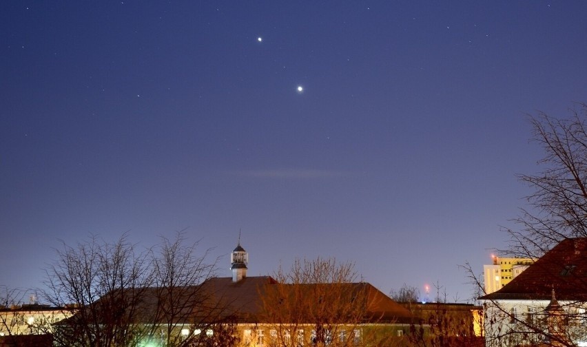 Co świeci na niebie? To Jowisz i Wenus - 1.03.2023 zbliżą się do siebie na bardzo bliską odległość. Zobaczcie!