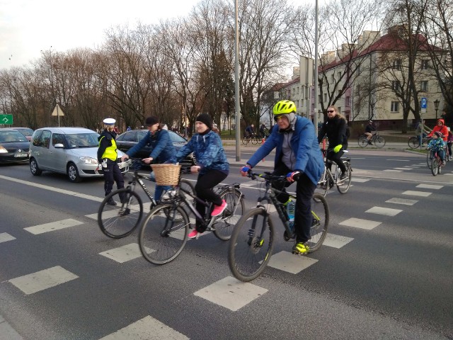 W Białymstoku latem odbywają przejazdy masy krytycznej. To entuzjaści, którzy w ten sposób chcą zwrócić uwagę na rowerzystów i ich bezpieczeństwo na drogach. Jednym z elementów jest przygotowanie roweru.