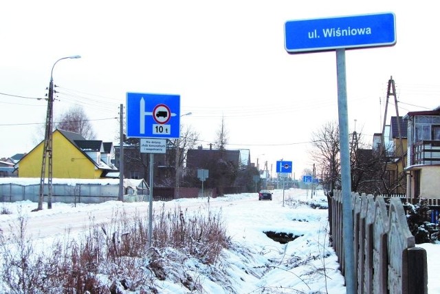 W tym roku asfalt pojawi się na powiatowej ulicy Chmielnej, ale tylko na jej odcinku od Warzywnej do Wiśniowej. Do Widowskiej będzie nadal żwirówka.