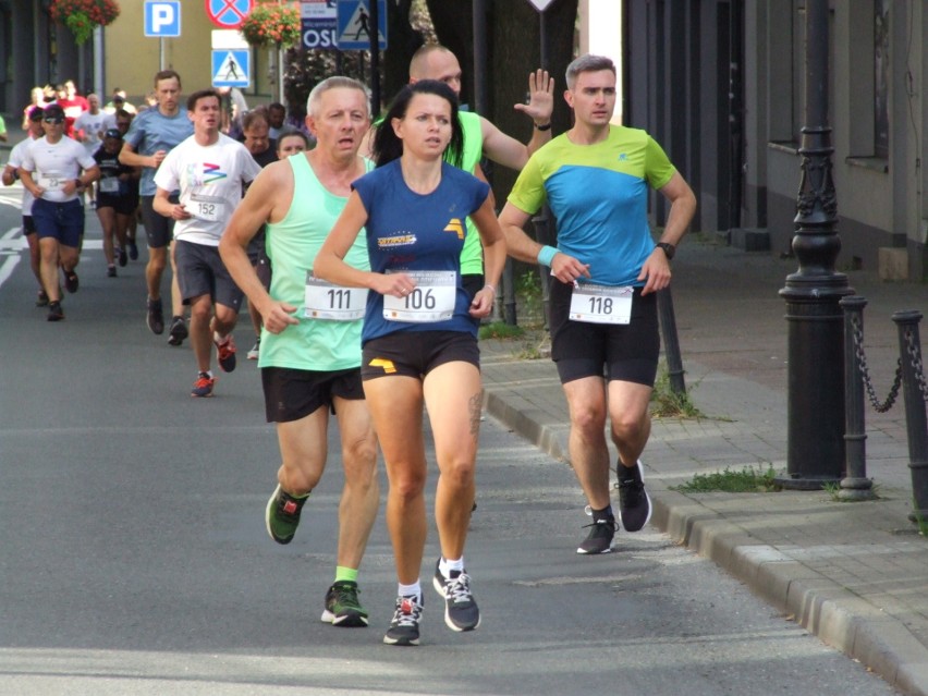 IV Srebrna Dziesiątka w Olkuszu. Ponad 270 biegaczy na trasie [ZDJĘCIA]