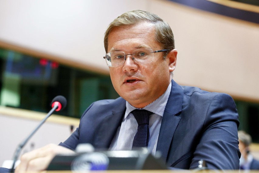 Andrzej Sadoś funkcję ambasadora RP przy Unii Europejskiej...