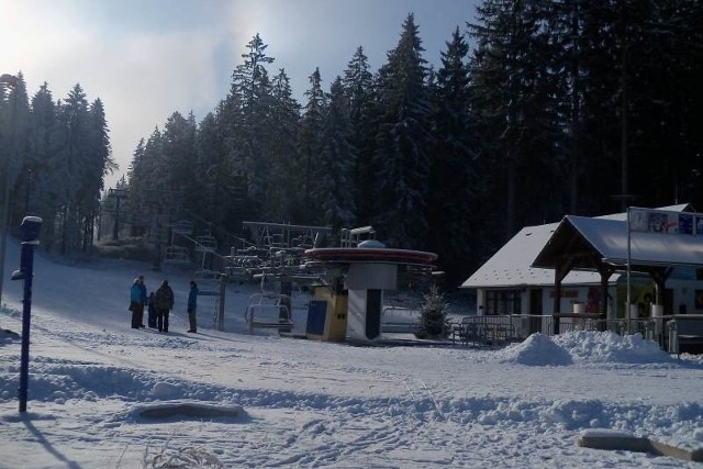 Ośrodek narciarski w Zlatych Horach uruchomi kolejkę dopiero w najbliższy czwartek.