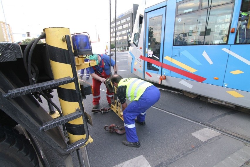 Utrudnienia na trasach tramwajów. Zablokwana pętla Księże Małe i wykolejenie na Legnickiej