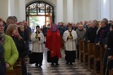 Liturgia Wielkiego Piątku w Sanktuarium Relikwii Drzewa Krzyża Świętego na Świętym Krzyżu. Przewodniczył jej biskup Krzysztof Nitkiewicz 