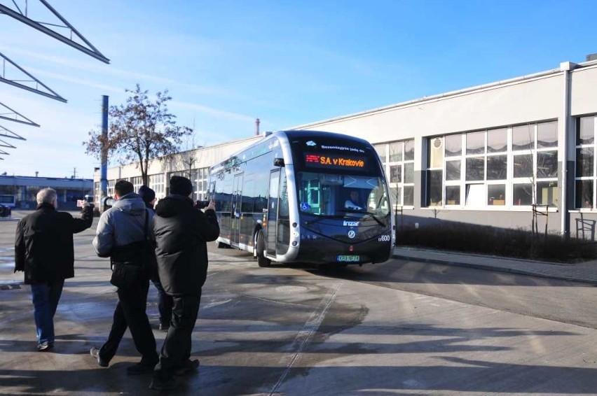 Kraków. MPK testuje nowy autobus elektryczny Irizar. Wygląda jak pojazd z przyszłości! [ZDJĘCIA]