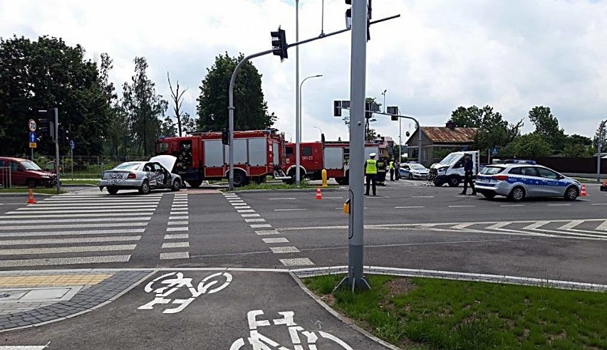 Suwałki: Wypadek na skrzyżowaniu ulic Wojska Polskiego z Leśną. Zderzyły się trzy samochody [ZDJĘCIA]