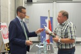 Premier Morawiecki zachęca samorządy do oszczędzania na oświetleniu ulicznym. Opolska firma ma na to patent 