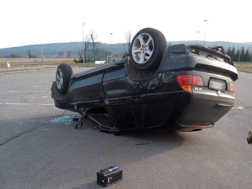 Jak wynika z ustaleń policji, kierujący BMW X5 kręcąc...