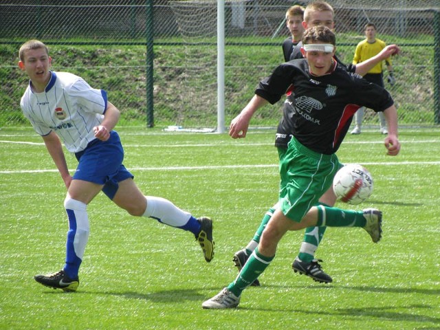 W meczu juniorów starszych Wisłoka Dębica (czarno-zielone stroje) zremisowała bezbramkowo z Igloopolem Dębica.