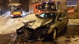 Wypadek na Franciszkańskiej w Łodzi. Zderzenie dwóch osobówek. 34-latka nie zatrzymała się przed znakiem "stop" [ZDJĘCIA]