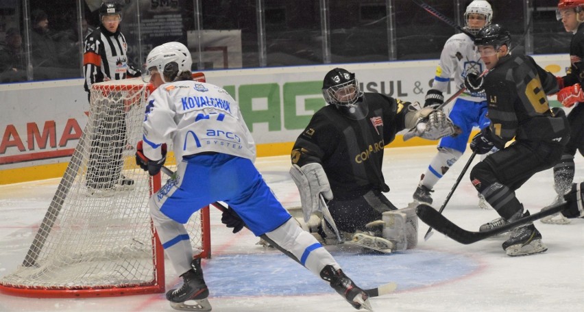 Michał Kowalczuk najlepszym debiutantem międzynarodowej uniwersyteckiej ligi hokejowej. Sprawdził się także poza lodową taflą