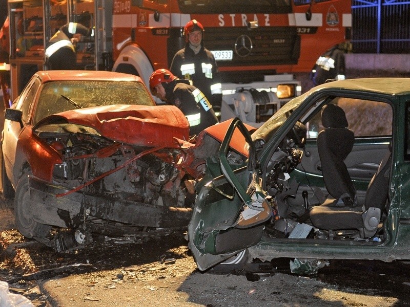 Cztery osoby ranne po wypadku w Pikulicach [ZDJĘCIA, WIDEO]
