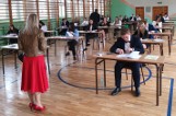Matura 2022. W kozienickich szkołach średnich już piszą egzamin maturalny z języka polskiego - zobacz zdjęcia