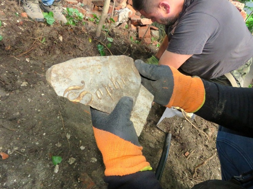 Sensacja w Szczecinie. Udało odnaleźć się fragment tablicy poświęconej pani Tilebein 