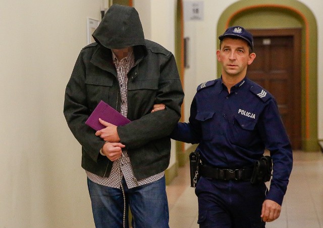 Proces księdza oskarżonego o gwałt na 17-latce w Gdańsku rozpoczął się za zamkniętymi drzwiami
