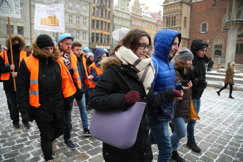 Polonez dla Fredry. Maturzyści zatańczyli na Rynku [MNÓSTWO ZDJĘĆ]