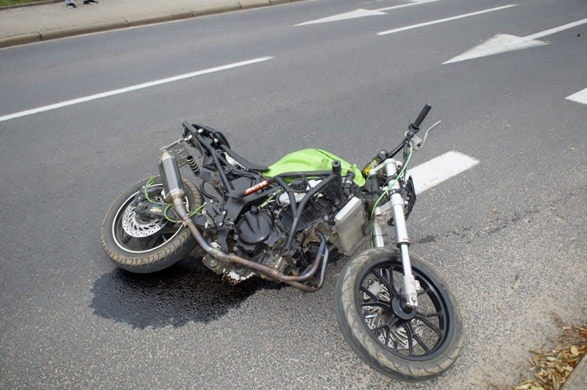 Wypadek motocyklisty z radiowozem na ul. Gdańskiej w Słupsku