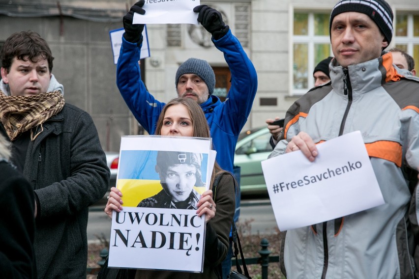 Kraków. Manifestacja pod rosyjskim konsulatem: "Uwolnić Nadię!" [ZDJĘCIA, WIDEO]