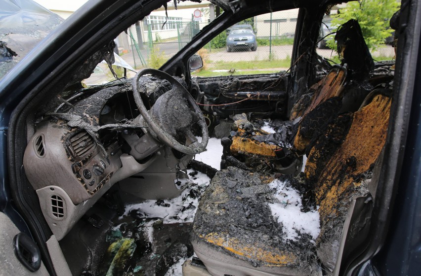 W Gliwicach spłonęły dwa samochody. Trzeci pojazd został uszkodzony