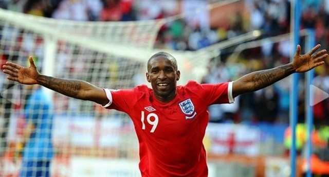 Jermain Defoe cieszy się po zdobyciu bramki.