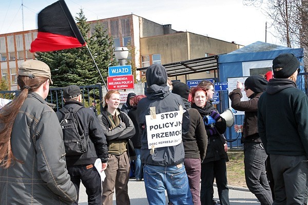 30 osób z Federacji Anarchistycznej i Kampanii Przeciw...