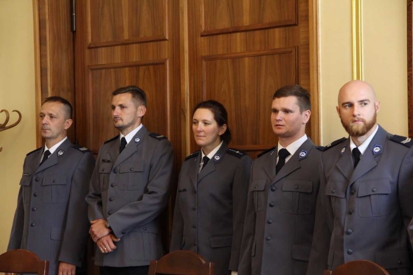 Wojewoda śląski wyróżnił bohaterskich policjantów ZDJĘCIA