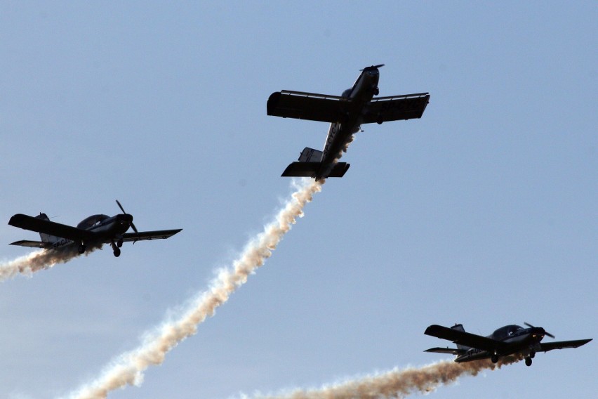 Air Festival Świdnik. Taniec Biało - Czerwonych Iskier na niebie [ZDJĘCIA, WIDEO]