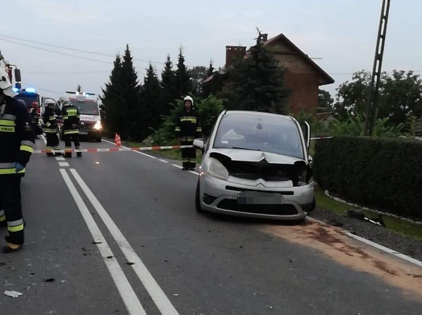 Wypadek w Kaszowie. Czołowe zderzenie dwóch pojazdów