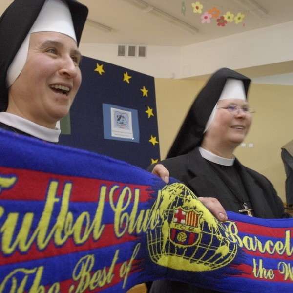 Siostry franciszkanki z Kobylnicy nie obawiają się niekonwencjonalnych metod zdobywania funduszy na ich Dom Maleńkiej Miłości.