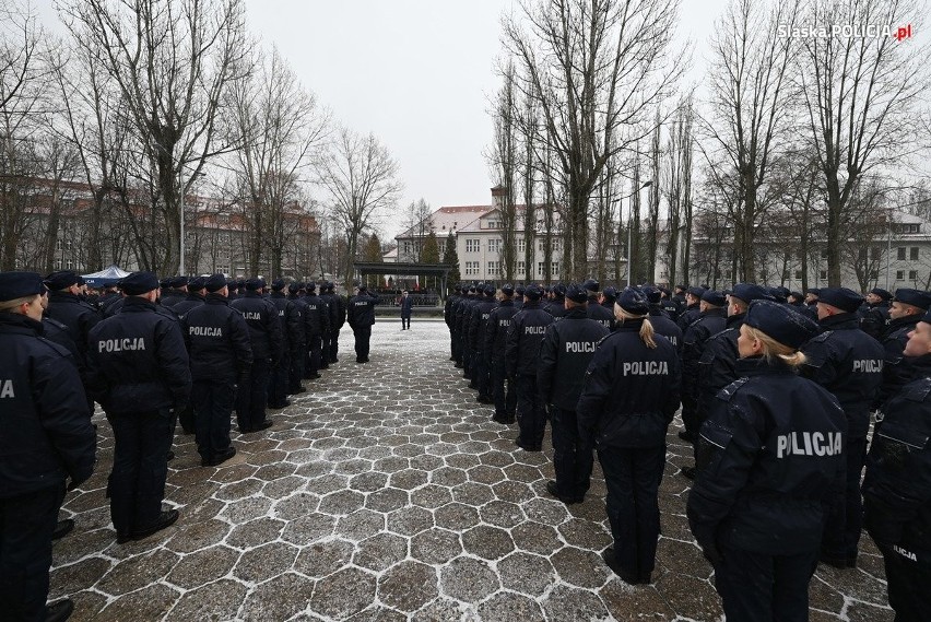 Ślubowanie policjantów w Katowicach. Zobacz kolejne zdjęcia....