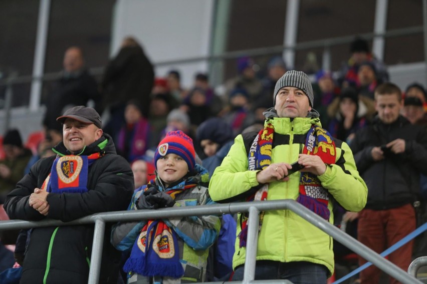 Mecz Piast Gliwice - Pogoń Szczecin oglądało niespełna trzy...