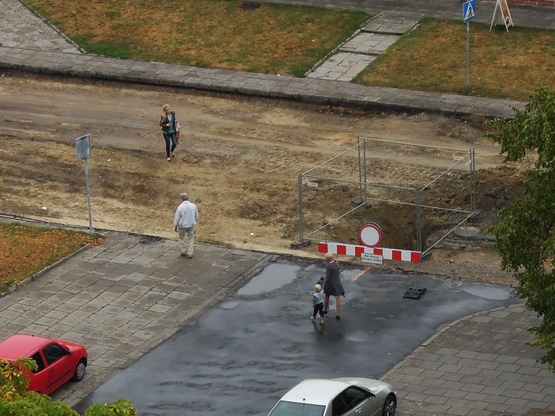 Remont ul. Rydzowej bez robotników. Zerwali asfalt i...