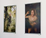 W inowrocławskiej bibliotece otwarto wystawę fotografii "Ludzie-Drzewa" autorstwa Patrycji Wegner-Keiling. Do zdjęć pozowali bibliotekarze