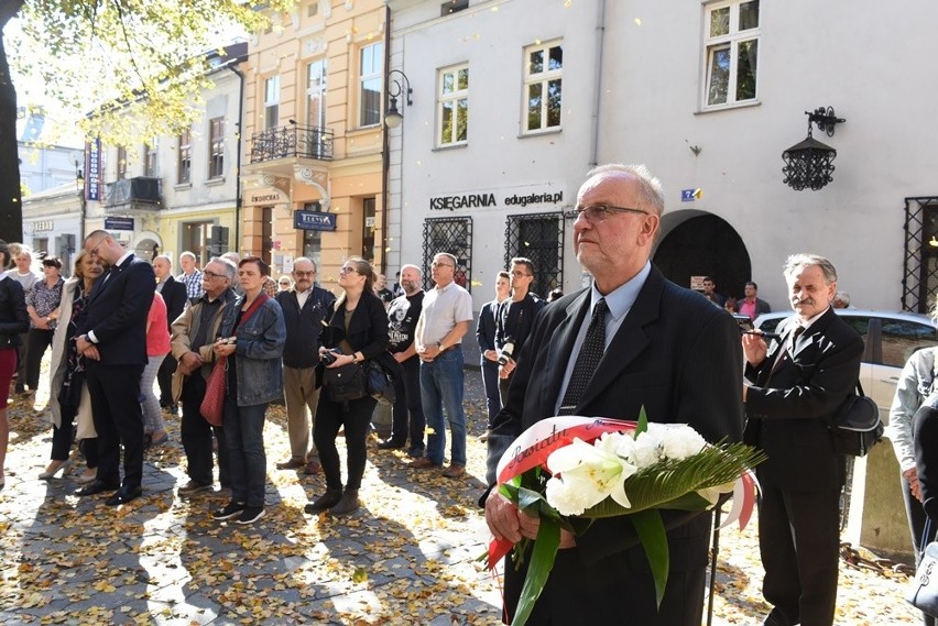 Nowy Sącz. Tłumy sądeczan na powtórnym pochówku gen. Bronisława Pierackiego