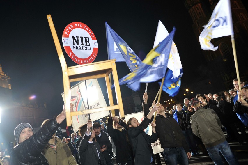 Demonstracja przeciwników prezydenta Komorowskiego.